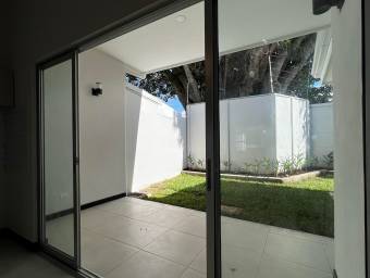 se vende espaciosa casa a estrenar en Rio Segundo Alajuela con patio 23-68 