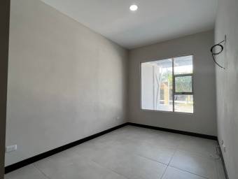 se vende espaciosa casa a estrenar en Rio Segundo Alajuela con patio 23-68 