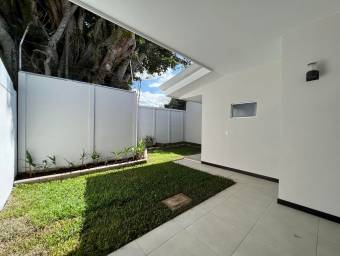 se vende espaciosa casa a estrenar en Rio Segundo con patio 23-68 