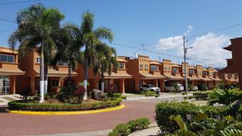 Se vende espaciosa casa con terraza y patio grande en la Guacima 23-381