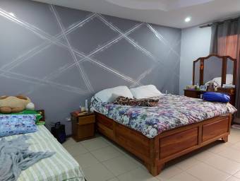 se vende bonita casa en San rafael de HEREDIA  23-668