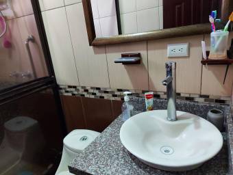 se vende bonita casa en San rafael de HEREDIA  23-668