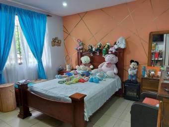 se vende bonita casa en San rafael de HEREDIA  23-668