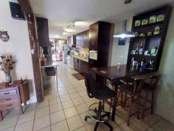 Se vende casa con 2 aparmentos en zapote san jose 23-428