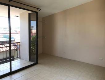 Se vende casa con 2 aparmentos en zapote san jose 23-428