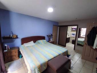 Se vende casa con 2 aparmentos en zapote san jose 23-428