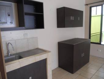 Se vende casa con 2 aparmentos en zapote san jose 23-428