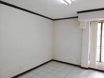 Se vende espaciosa casa en Sabana oeste 23-1005