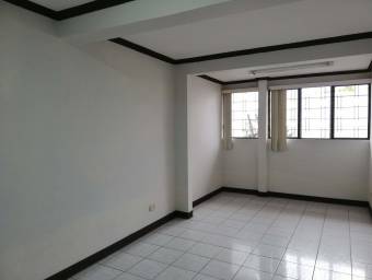 Se vende espaciosa casa en Sabana oeste 23-1005