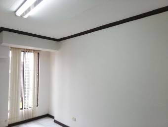 Se vende espaciosa casa en Sabana oeste 23-1005