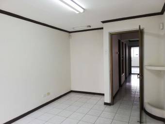 Se vende espaciosa casa en Sabana oeste 23-1005