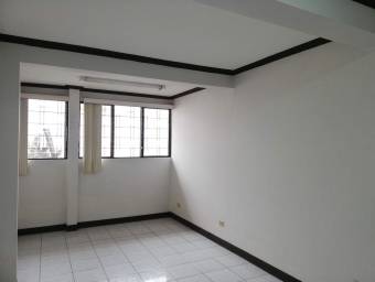 Se vende espaciosa casa en Sabana oeste 23-1005