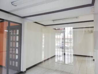 Se vende espaciosa casa en Sabana oeste 23-1005