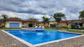 Se alquila casa con terraza y patio en  San Rafael de Alajuela 23-1121
