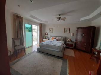 Casa en Venta en Escazú, San José. RAH 23-1218