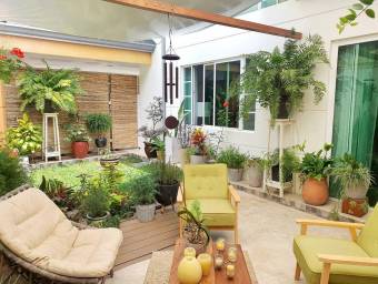 Casa en Venta en Escazú, San José. RAH 23-1218