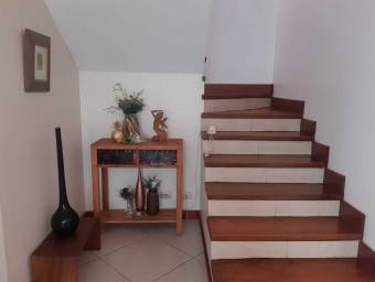 Casa en Venta en Escazú, San José. RAH 23-1218