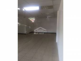 Local comercial en plaza Rainbow / 50 m2