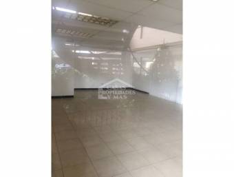 Local comercial en plaza Rainbow / 50 m2