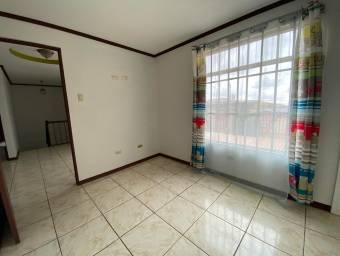 Se vende espaciosa casa con patio en San Francisco de Heredia 23-770