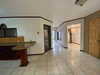 Se vende espaciosa casa con patio en San Francisco de Heredia 23-770