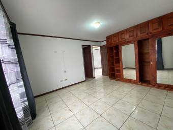 Se vende espaciosa casa con patio en San Francisco de Heredia 23-770