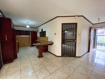 Se vende espaciosa casa con patio en San Francisco de Heredia 23-770