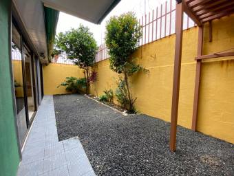 Se vende espaciosa casa con patio en San Francisco de Heredia 23-770