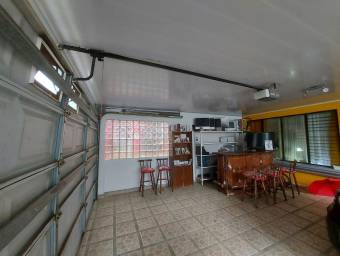 se vende espaciosa casa con patio y rancho en residencial en San Francisco de Heredia 23-33