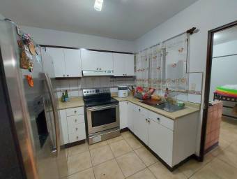 se vende espaciosa casa con patio y rancho en residencial en San Francisco de Heredia 23-33