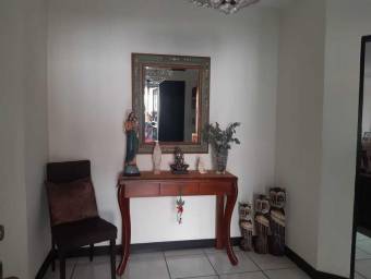 Casa en Venta en Santa Ana, San José. RAH 23-1217