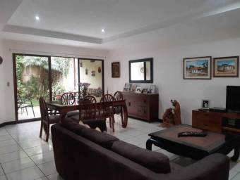 Casa en Venta en Santa Ana, San José. RAH 23-1217