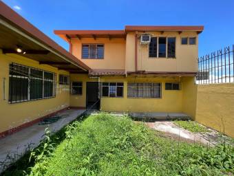 Se vende casa con uso de suelo mixto en Sabana Norte 23-504