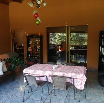 se vende espaciosa casa en Canoas Alajuela 23-775