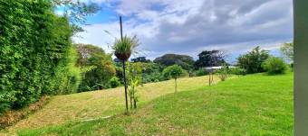 Lot for sale with a modern house in San Rafael de Heredia