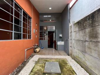 Se alquila espaciosa casa  en Alajuela centro 23-166