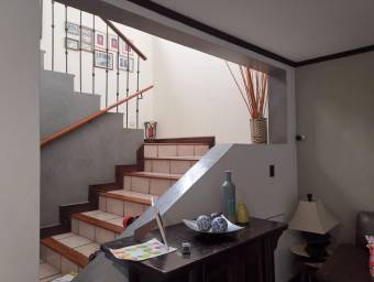 Apartamento en Venta en Curridabat, San José. RAH 23-1358