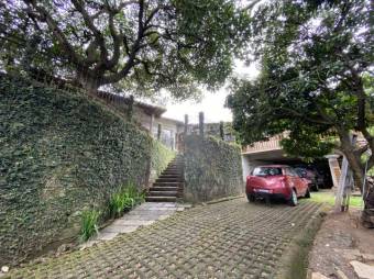 Casa en Venta en Escazú, San José. RAH 23-1436