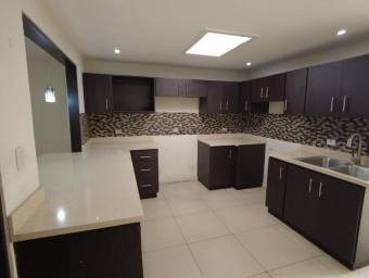 Casa en Venta en Ulloa, Heredia. RAH 23-1433