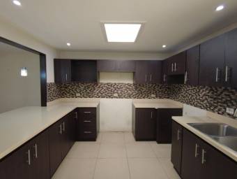 Casa en Venta en Ulloa, Heredia. RAH 23-1433