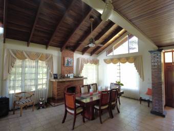 Casa en Venta en Escazú, San José. RAH 23-1461