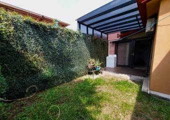 Se vende espaciosa casa con patio y terraza en San Rafael de Alajuela 23-1249