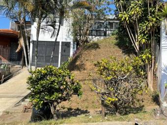 Se vende espaciosa casa en residencial ubicada en Goicoechea de San José 23-2316