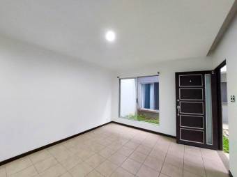 Se alquila espacioso apartamento frente a hospital metropolitano en Pozos de Santa Ana 24-849