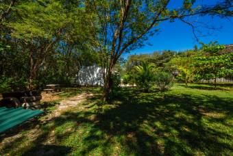 3 houses on large land and possibility of development