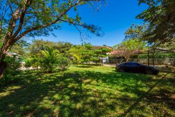 3 houses on large land and possibility of development