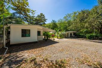 3 houses on large land and possibility of development