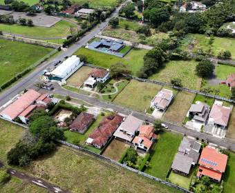 Lote de 517 m2 a la venta en Condominio Los Castillos en La Guacima.