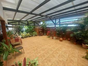 Se vende espaciosa casa con terraza en Calle Blancos San José 24-1697