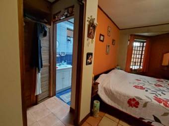 Se vende espaciosa casa con patio en San Antonio de Coronado 23-1095